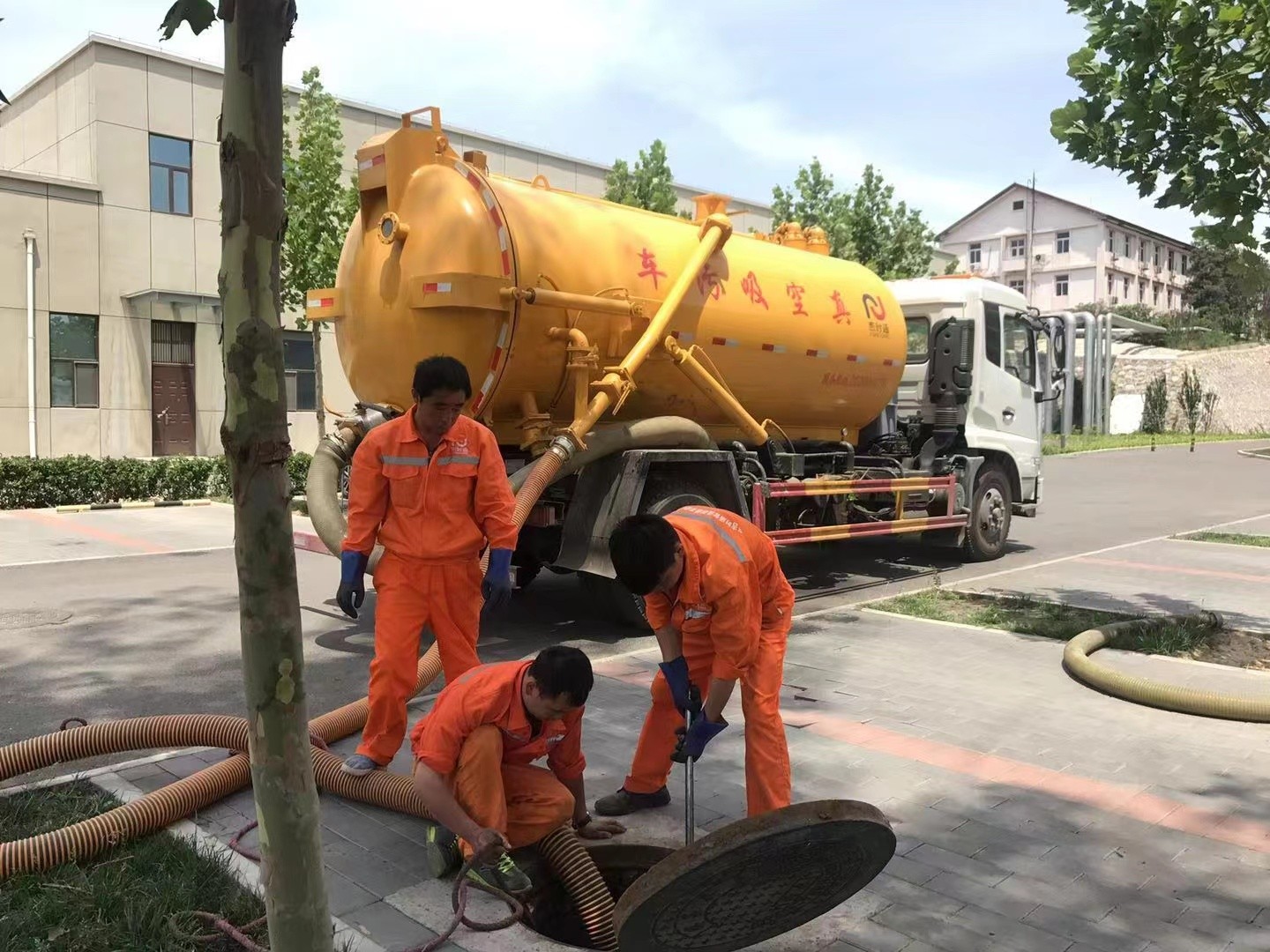 日喀则化粪池清理与5-8吨吸粪车施工效率分析